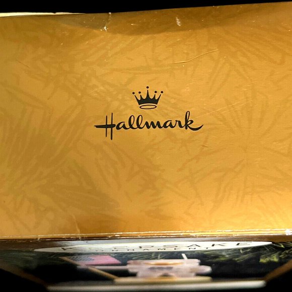 NIB 1994 Hallmark Keepsake Ornament The Eagle Has Landed Light and Voice - Picture 7 of 10